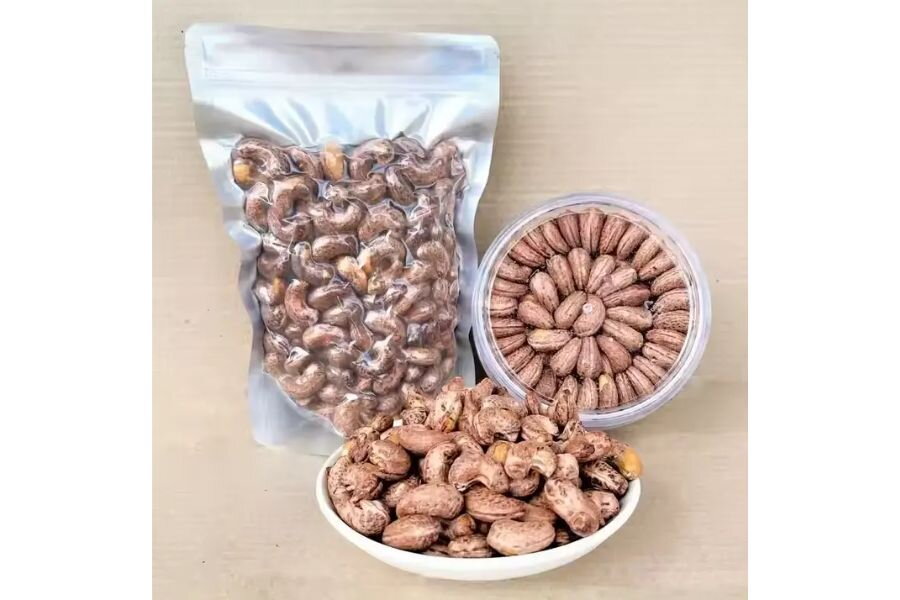What is Roasted Salted Cashew Nuts? Why Is It Popular with Many People Around the World?